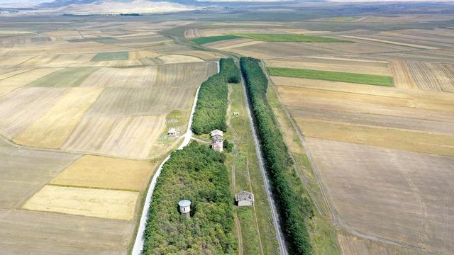 Kars'taki bu tren istasyonu görenleri şaşırtıyor! İşte nedeni