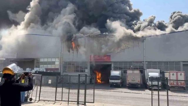 Ankara’da kargo deposunda çıkan yangın kontrol altına alındı