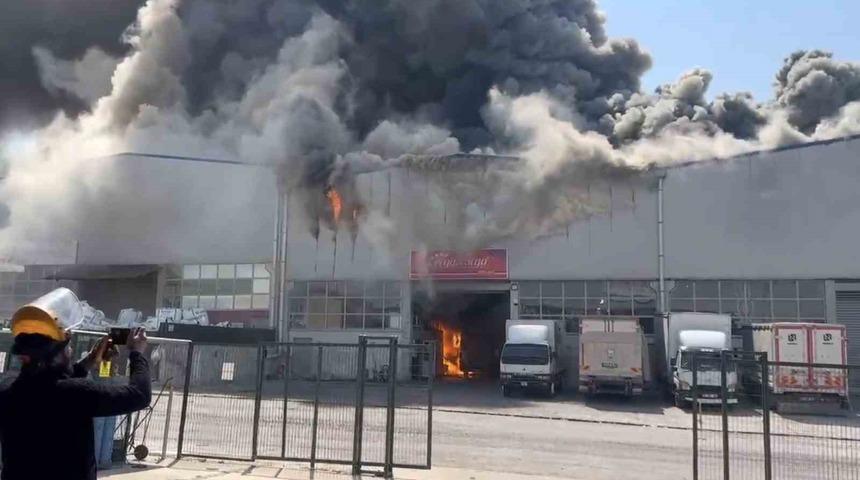 Ankara&rsquo;da kargo deposunda &ccedil;ıkan yangın kontrol altına alındı