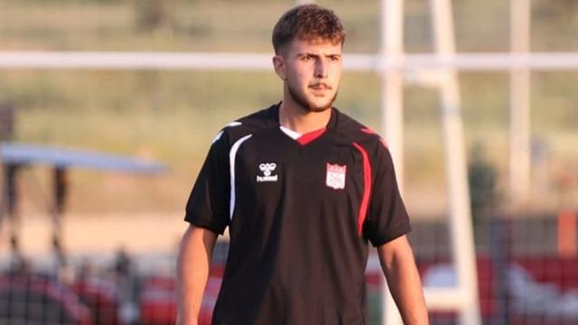 Sivasspor, genç oyuncu Ayberk Selvili ile 3 yıllık sözleşme imzaladı
