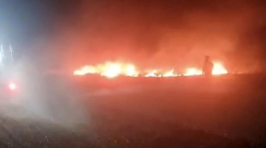 Afyonkarahisar&rsquo;da balya makinesinden &ccedil;ıkan kıvılcım yangına d&ouml;n&uuml;şt&uuml;