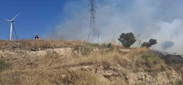 İzmir Aliağa&rsquo;da fabrikalar b&ouml;lgesindeki yangın kontrol altına alındı 3