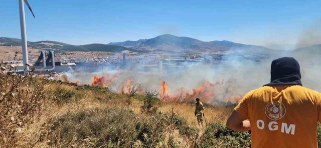 İzmir Aliağa&rsquo;da fabrikalar b&ouml;lgesindeki yangın kontrol altına alındı 2