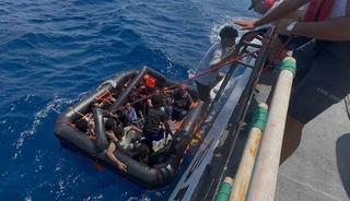 Yunan sahil g&uuml;venlik 16 d&uuml;zensiz g&ouml;&ccedil;meni T&uuml;rk karasularına geri itti