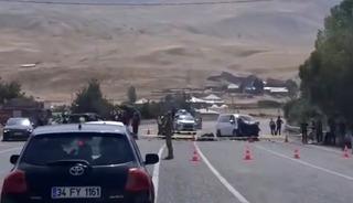 Muradiye&rsquo;de ara&ccedil;lar kafa kafaya &ccedil;arpıştı: 2 &ouml;l&uuml;, 9 yaralı