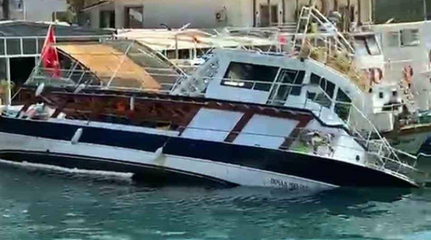 Akyaka&rsquo;da tur teknesi su alarak yan yattı