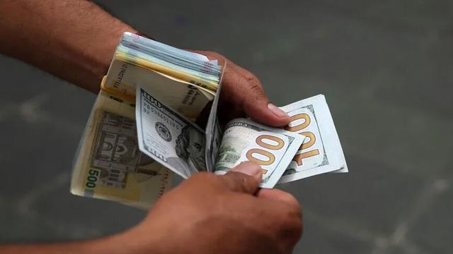 İran'da dolar serbest piyasada tarihinin en yüksek seviyesine çıktı