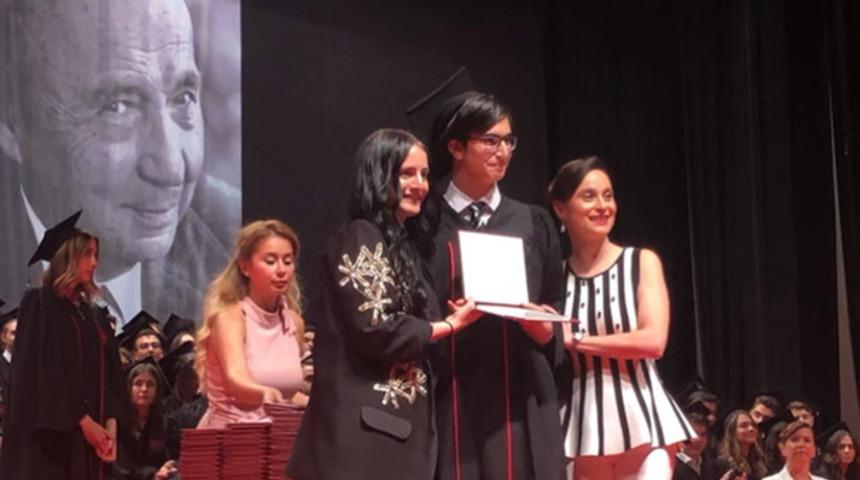 Kerim Kurttepeli Koç Lisesi'nden mezun oldu