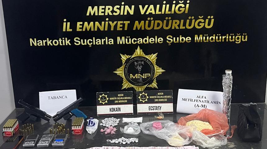 Mersin'de uyuşturucu ticareti yaptıkları iddiasıyla yakalanan 2 zanlı tutuklandı