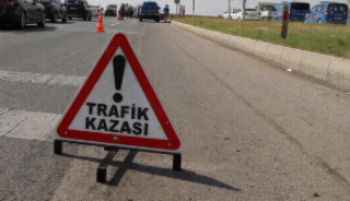 Kırıkkale'de &ccedil;arpışan pikap ile hafif ticari ara&ccedil;taki 5 kişi yaralandı