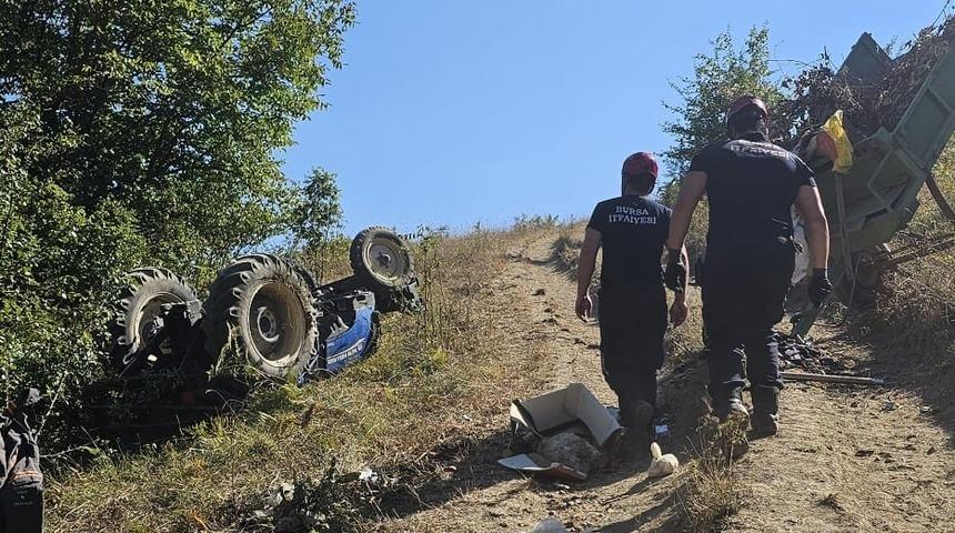 Şarampole devrilen trakt&ouml;r&uuml;n 15 yaşındaki s&uuml;r&uuml;c&uuml;s&uuml; ağır yaralandı