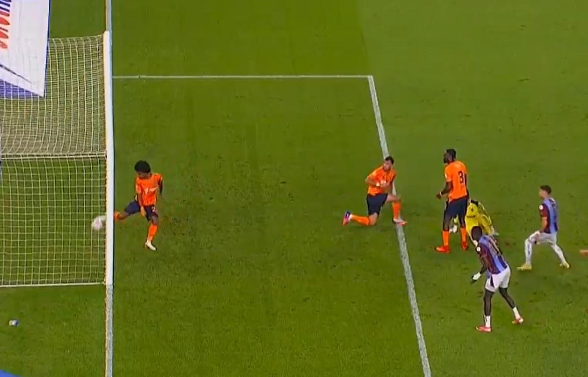 A&ccedil;ılışı yaptı, attığı gol olay oldu! Salah ın vuruşu tam 3 dakika incelendi 1