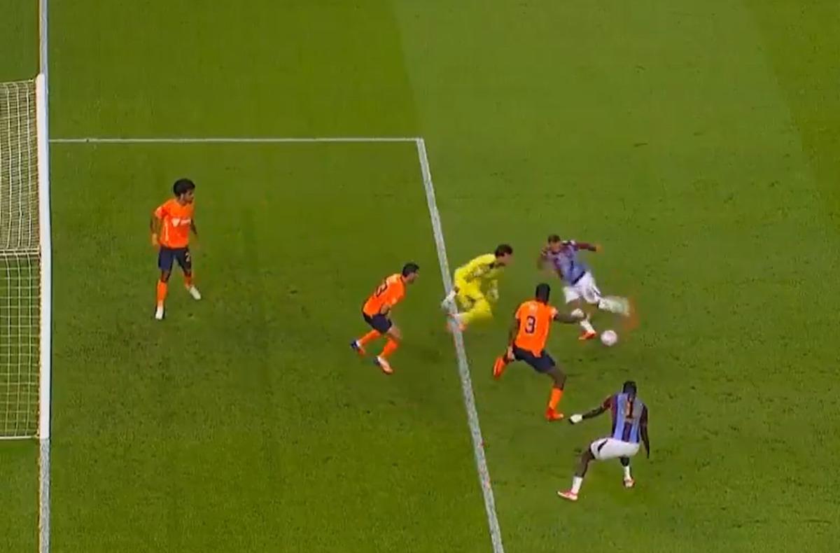 A&ccedil;ılışı yaptı, attığı gol olay oldu! Salah ın vuruşu tam 3 dakika incelendi 2