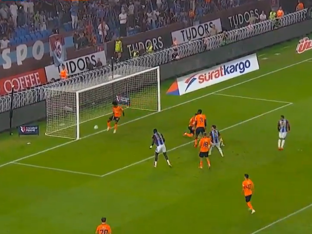 A&ccedil;ılışı yaptı, attığı gol olay oldu! Salah'ın vuruşu tam 3 dakika incelendi