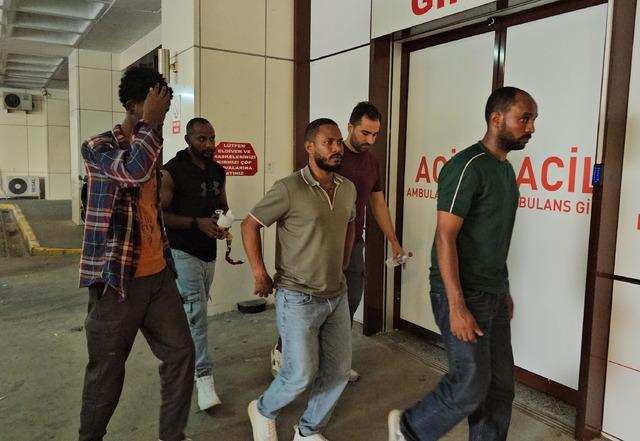 Edirne de minib&uuml;ste 19 ka&ccedil;ak g&ouml;&ccedil;men yakalandı 5