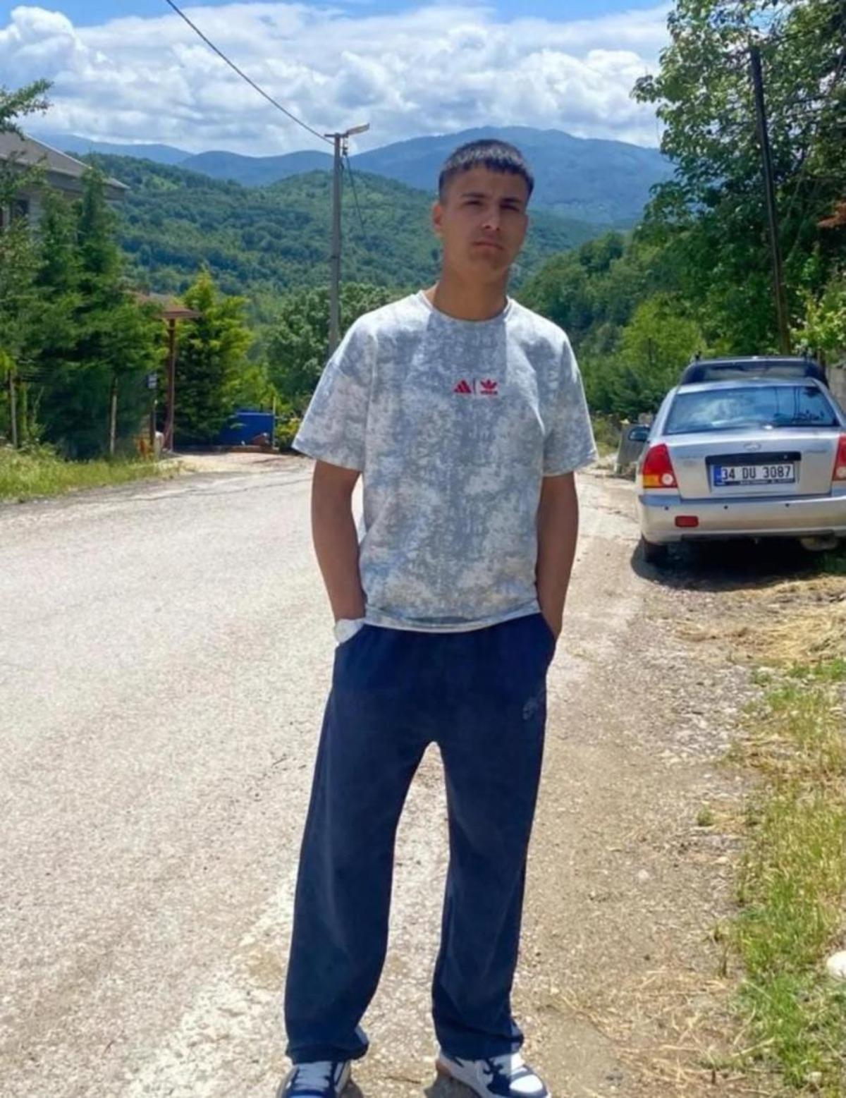 Devrilen traktörün altında kalan sürücü hayatını kaybetti 2