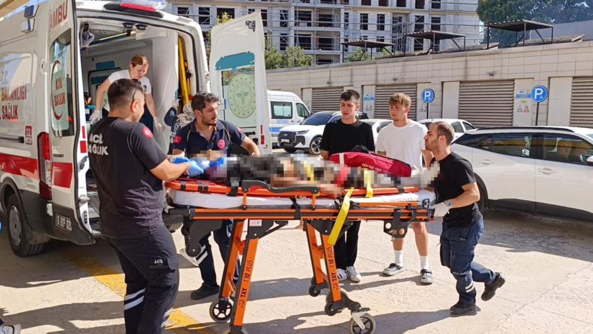Devrilen traktörün altında kalan sürücü hayatını kaybetti 1