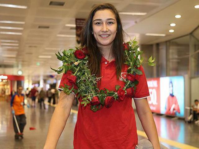 A Milli Kadın Voleybol Takımı'na karşılama