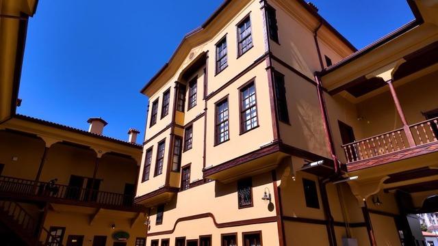 Bakan Kurum paylaştı: Çorum'un tarihi meydanı gün yüzüne çıktı