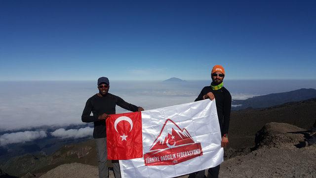Türk dağcılar, Afrika'nın en yüksek zirvesine tırmandı