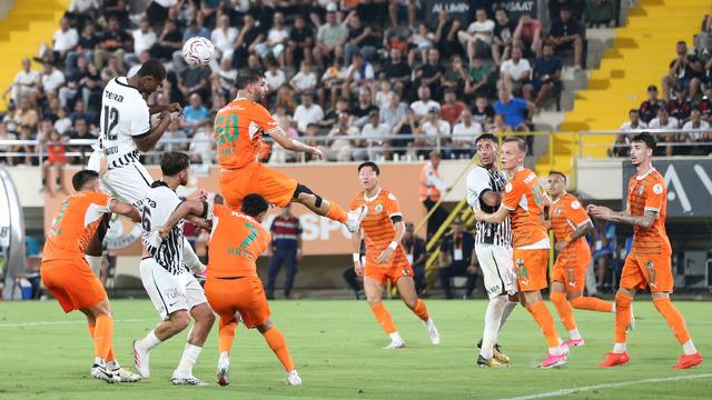 Kartal ağır yaralı! Beşiktaş, Alanyaspor deplasmanından 1-0'lık mağlubiyetle döndü