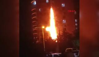 Diyarbakır&rsquo;da 13 katlı plazada yangın &ccedil;ıktı