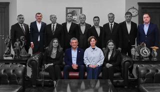 Mutlak butlan sonrası hepsi &Ouml;zg&uuml;r &Ouml;zel'in yanına gelmişti! Sadece 3 b&uuml;y&uuml;kşehir belediye başkanı Yeni Parti'ye katıldı