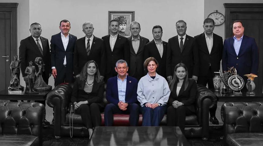Mutlak butlan sonrası hepsi &Ouml;zg&uuml;r &Ouml;zel'in yanına gitmişti! Sadece 3 b&uuml;y&uuml;kşehir belediye başkanı Yeni Parti'ye katıldı