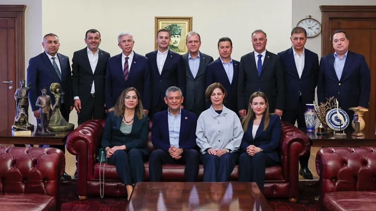 Mutlak butlan sonrası hepsi Özgür Özel in yanına gitmişti! Sadece 3 büyükşehir belediye başkanı Yeni Parti ye katıldı 1