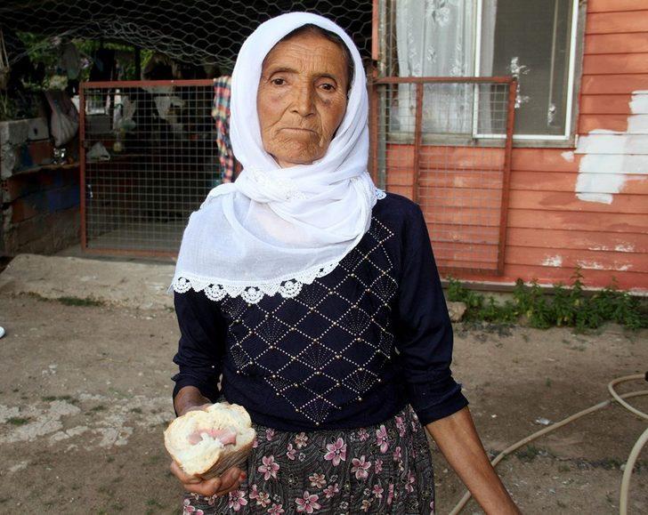 Ekmeğin içinden takma damak çıktı  G1