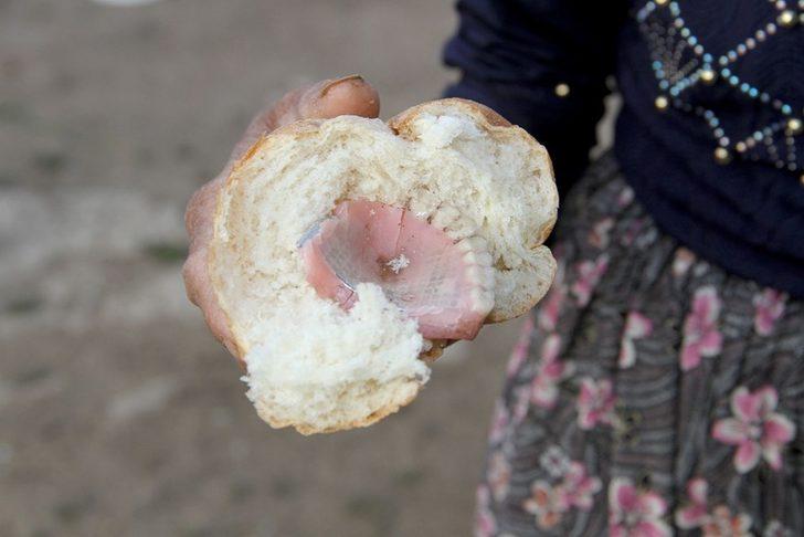 Ekmeğin içinden takma damak çıktı  G5