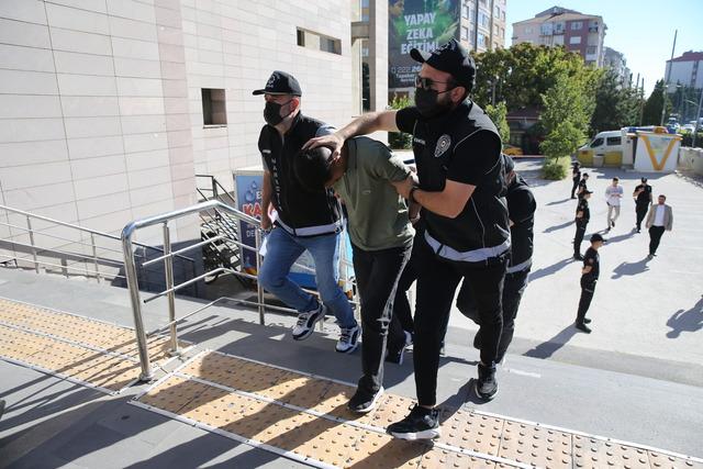 Eskişehir de düzenlenen iki uyuşturucu operasyonunda 9 şüpheli yakalandı 8