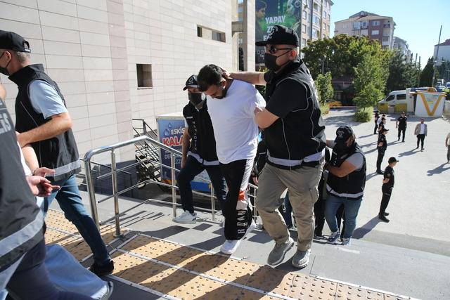Eskişehir de düzenlenen iki uyuşturucu operasyonunda 9 şüpheli yakalandı 6