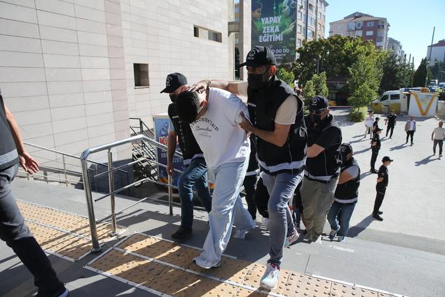 Eskişehir de düzenlenen iki uyuşturucu operasyonunda 9 şüpheli yakalandı 5