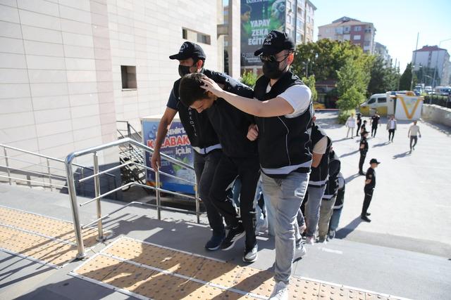 Eskişehir de düzenlenen iki uyuşturucu operasyonunda 9 şüpheli yakalandı 4