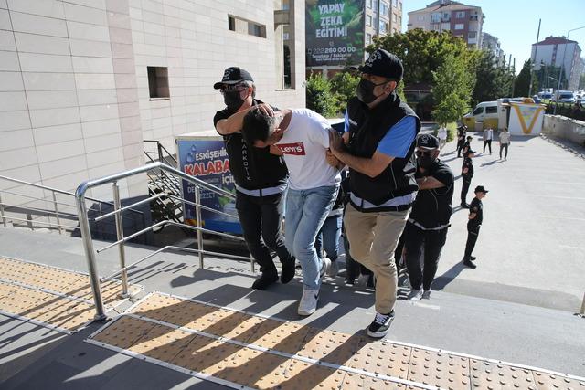 Eskişehir de düzenlenen iki uyuşturucu operasyonunda 9 şüpheli yakalandı 2