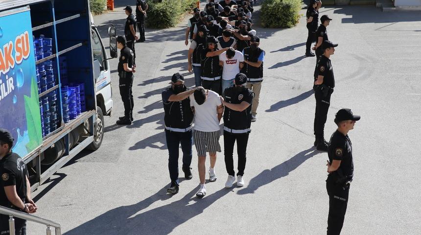 Eskişehir'de d&uuml;zenlenen iki uyuşturucu operasyonunda 9 ş&uuml;pheli yakalandı