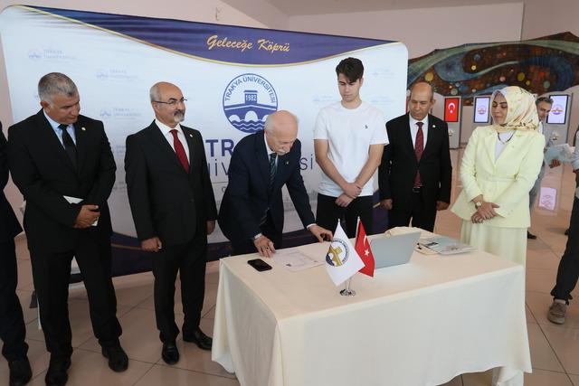 Trakya Üniversitesinde öğrenciler kayıt heyecanı yaşadı 1