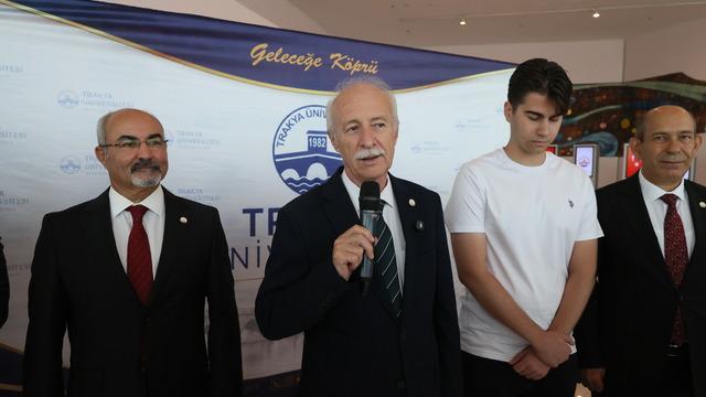 Trakya Üniversitesinde öğrenciler kayıt heyecanı yaşadı
