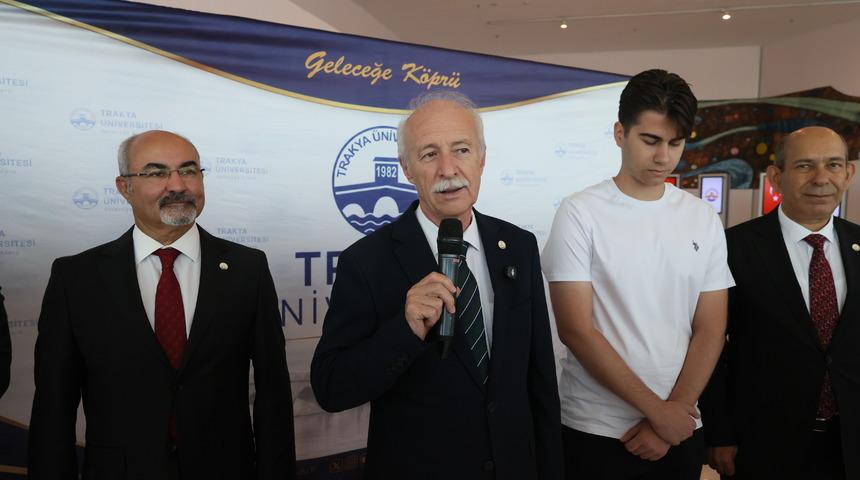 Trakya &Uuml;niversitesinde &ouml;ğrenciler kayıt heyecanı yaşadı