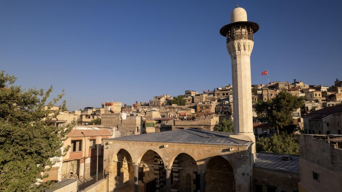 Depremde hasar gören iki tarihî cami Mevlid Kandili’nde yeniden ibadete açılıyor 3