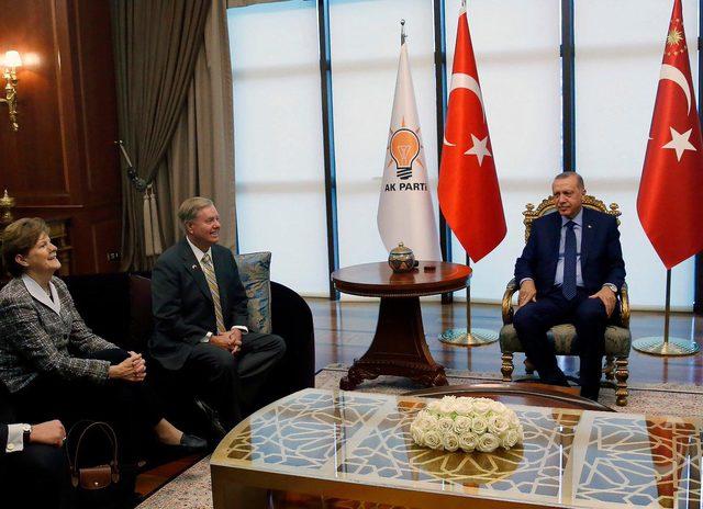 Erdoğan'la görüşen ABD'li senatörlerden Menbiç'e ziyaret