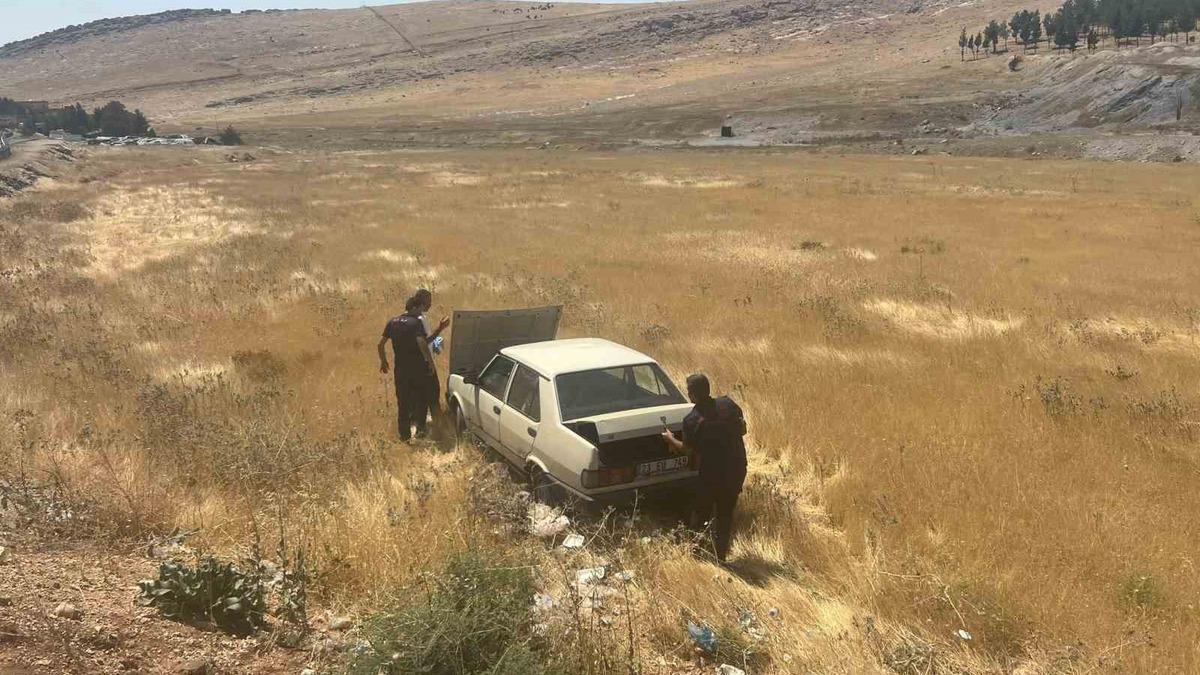 Mardin’de yol kenarına devrilen otomobil sürücüsü yaralandı - Mynet Yaşam