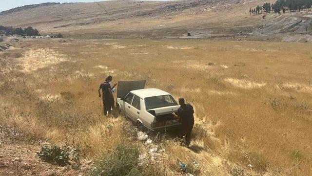Mardin’de yol kenarına devrilen otomobil sürücüsü yaralandı
