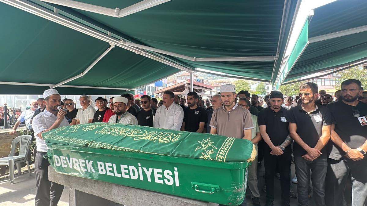 Set ekibini taşıyan otomobil kamyonla çarpıştı! Genç kameraman hayatını kaybetti 3