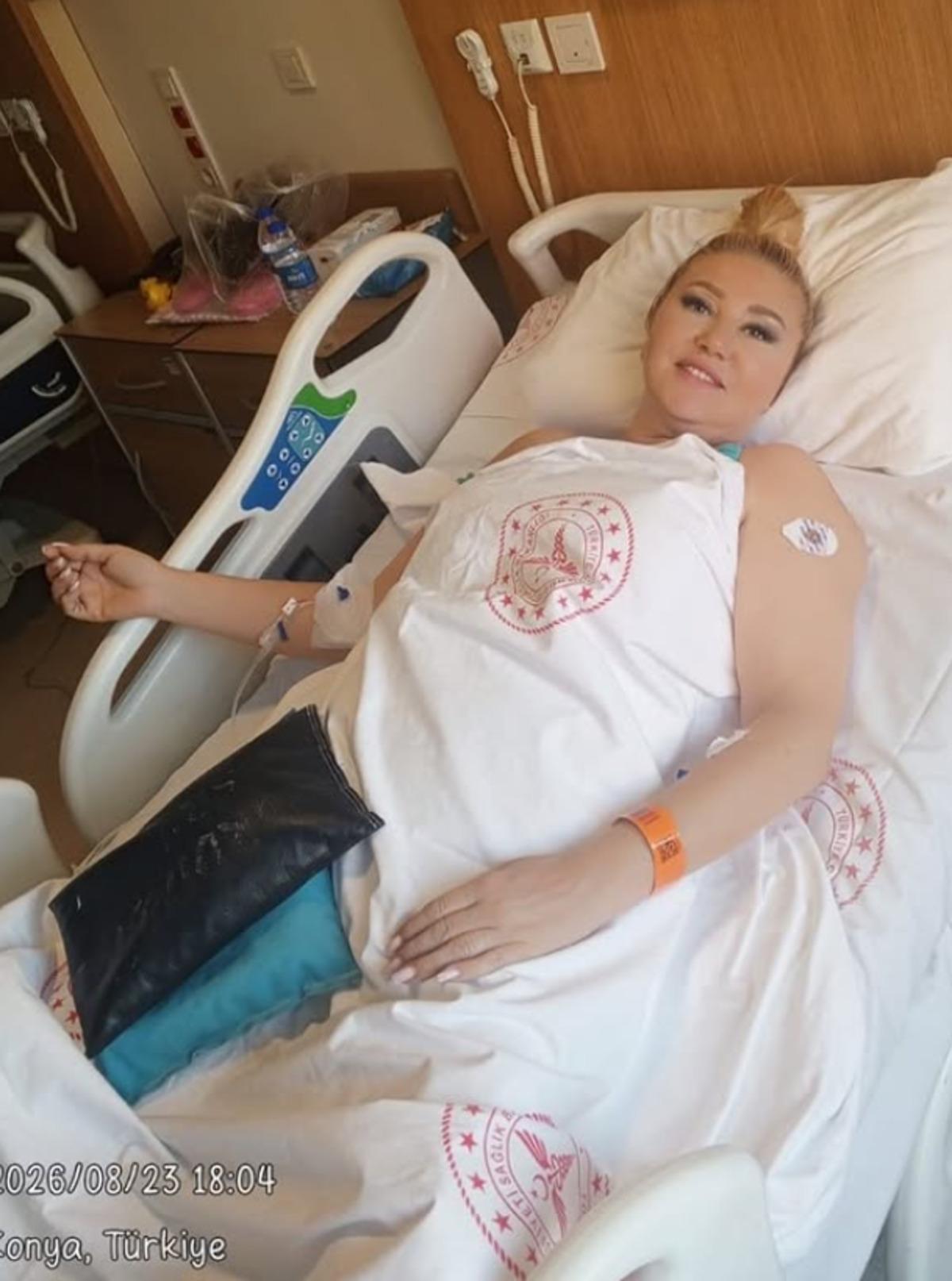 Şarkıcı Hamiyet apar topar hastaneye kaldırıldı! Ameliyata alındı 1