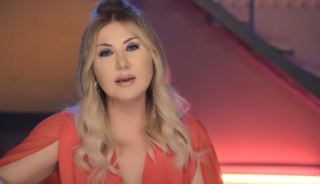 &Uuml;nl&uuml; şarkıcı apar topar hastaneye kaldırıldı! Ameliyata alındı