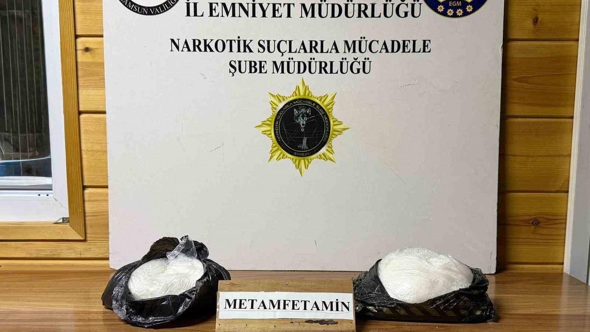 Narkotik köpeği Şila valizdeki 1 kilo 900 gram metamfetamini buldu - Mynet Yaşam