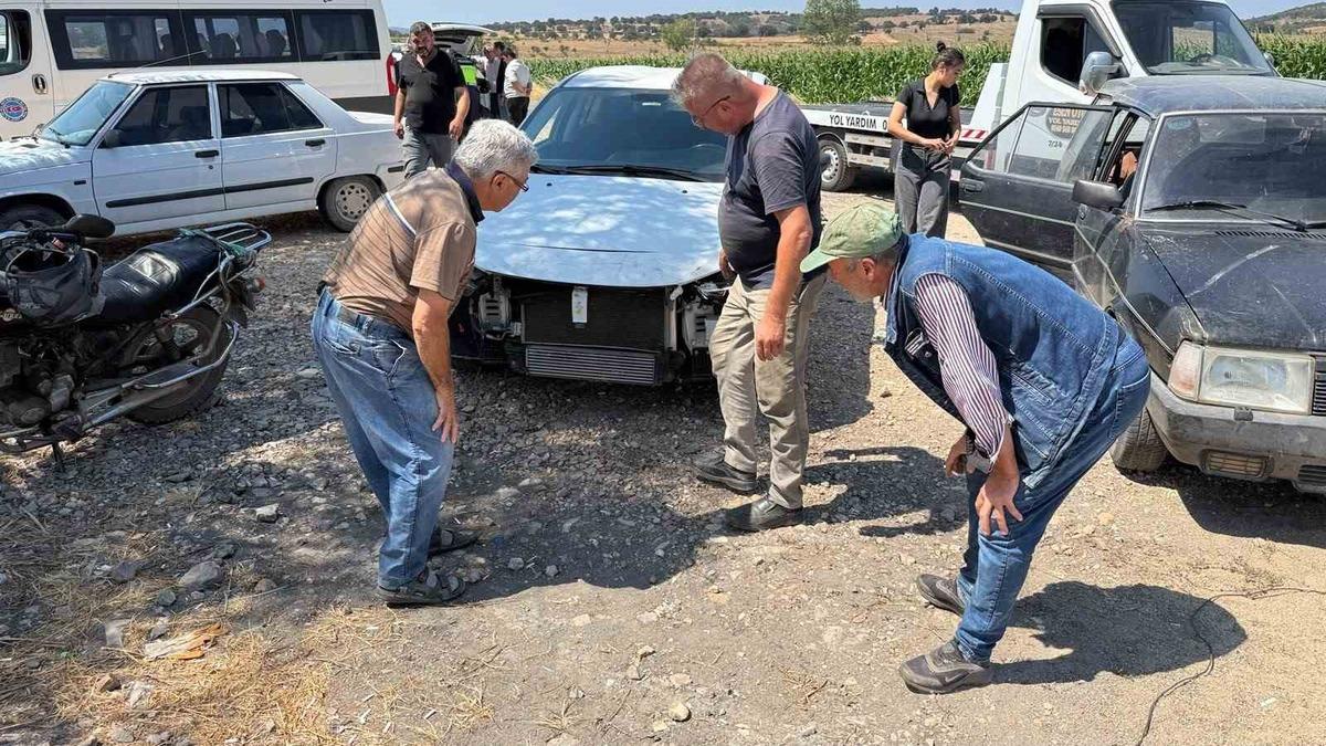 Çan’da iki otomobil çarpıştı: Sürücüler kazayı yar…