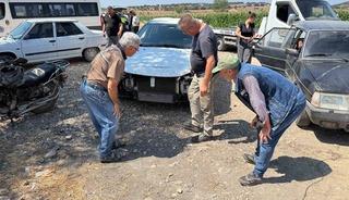 &Ccedil;an&rsquo;da iki otomobil &ccedil;arpıştı: S&uuml;r&uuml;c&uuml;ler kazayı yara almadan atlattı